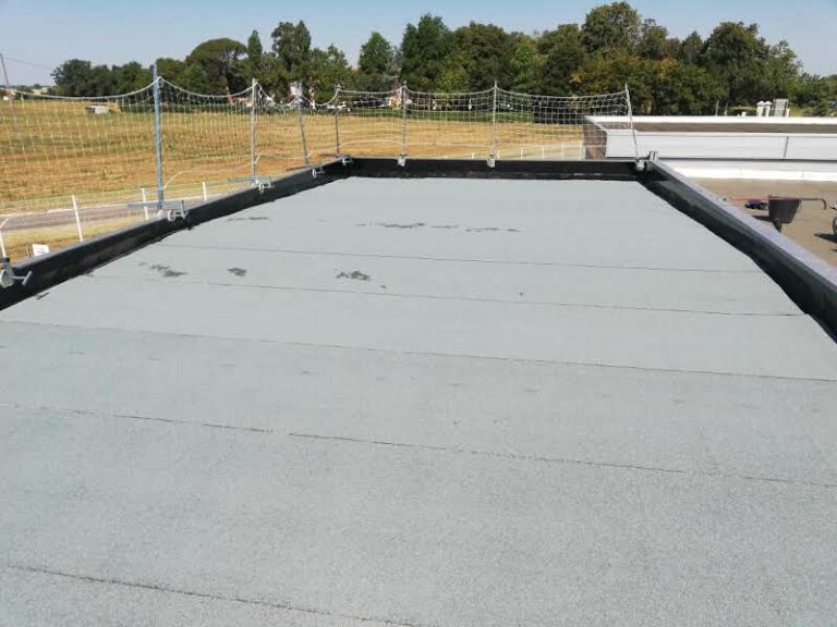 Toiture-terrasse étanchéifiée en membrane bitume à Bordeaux